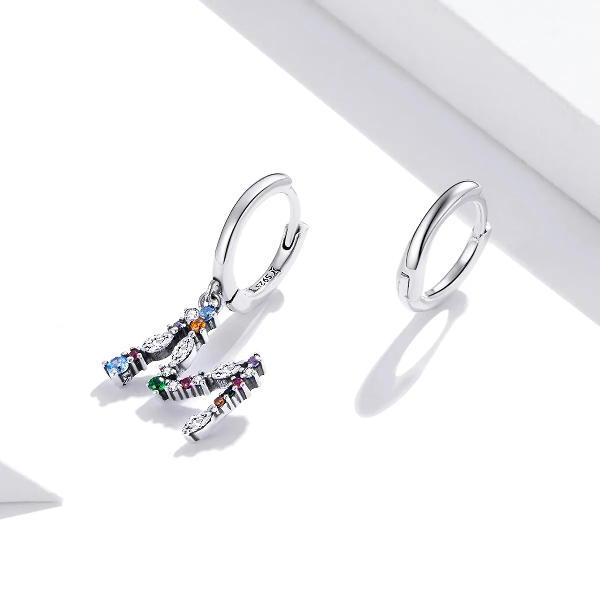 Pandora Style Sølv Fargerike Letter M Dingle øredobber - SCE1031