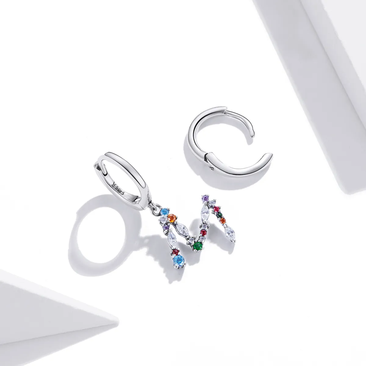 Pandora Style Sølv Fargerike Letter M Dingle øredobber - SCE1031