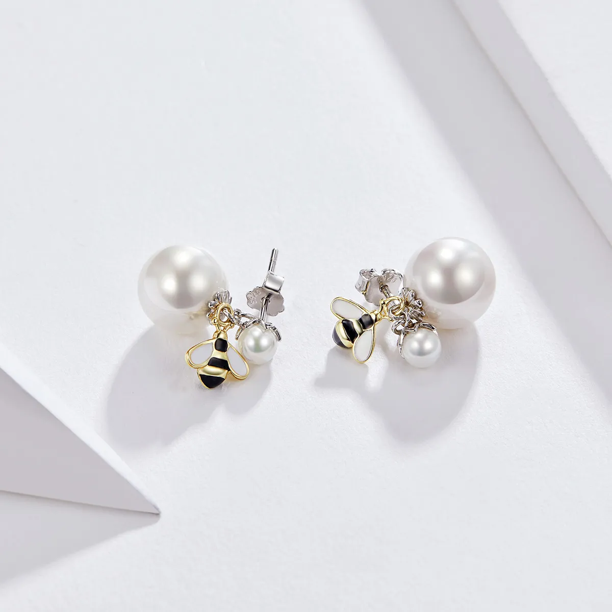 Pandora Style Woman Bee and Pearl Stud øredobber - SCE232