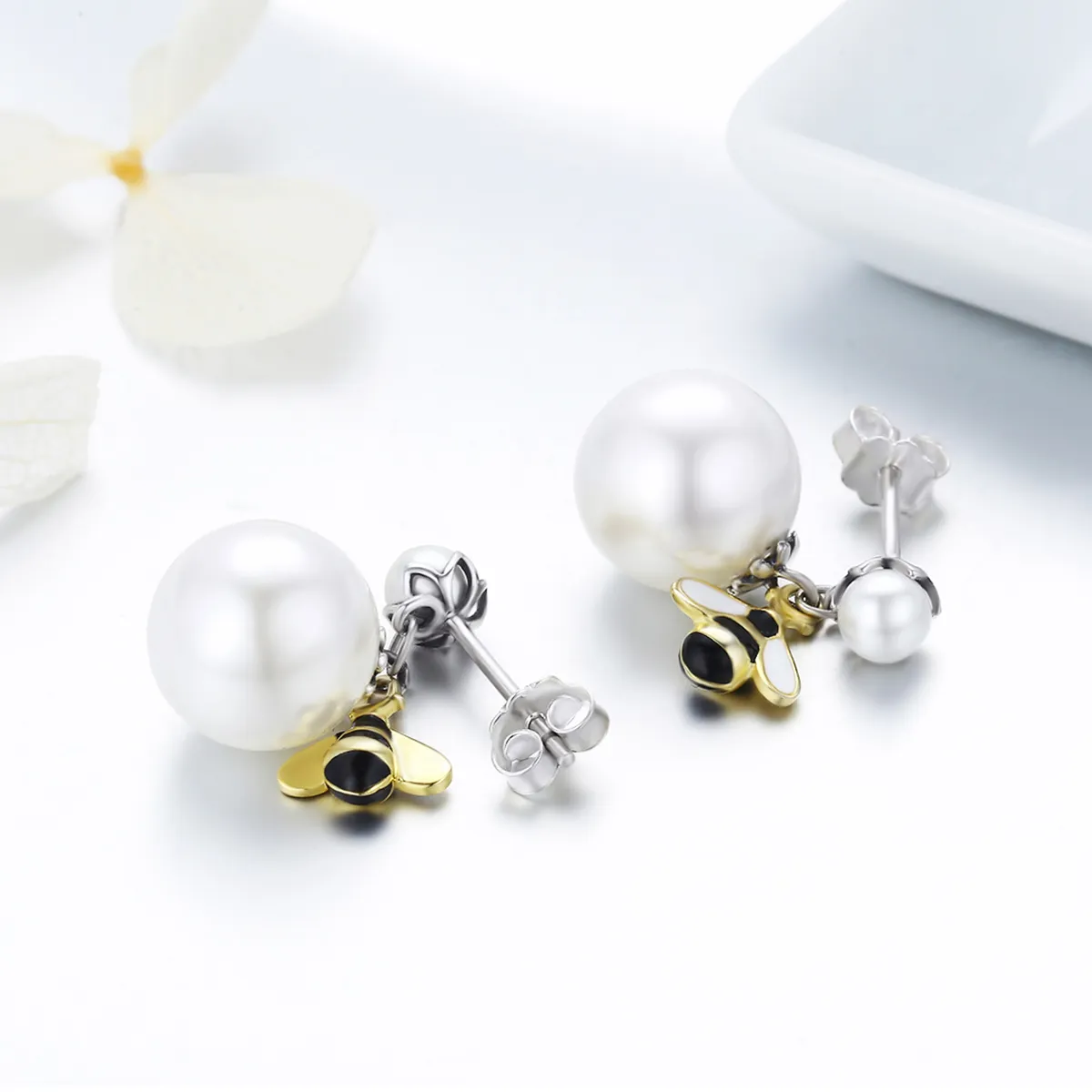 Pandora Style Woman Bee and Pearl Stud øredobber - SCE232