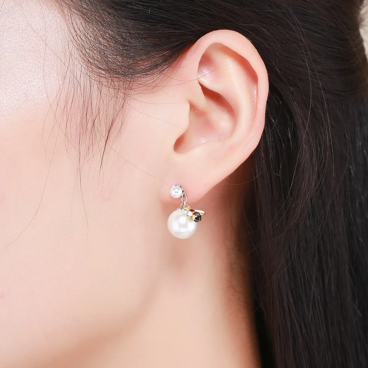 Pandora Style Woman Bee and Pearl Stud øredobber - SCE232