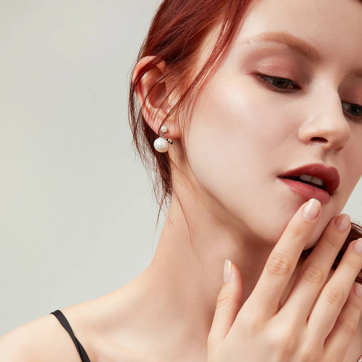 Pandora Style Woman Bee and Pearl Stud øredobber - SCE232