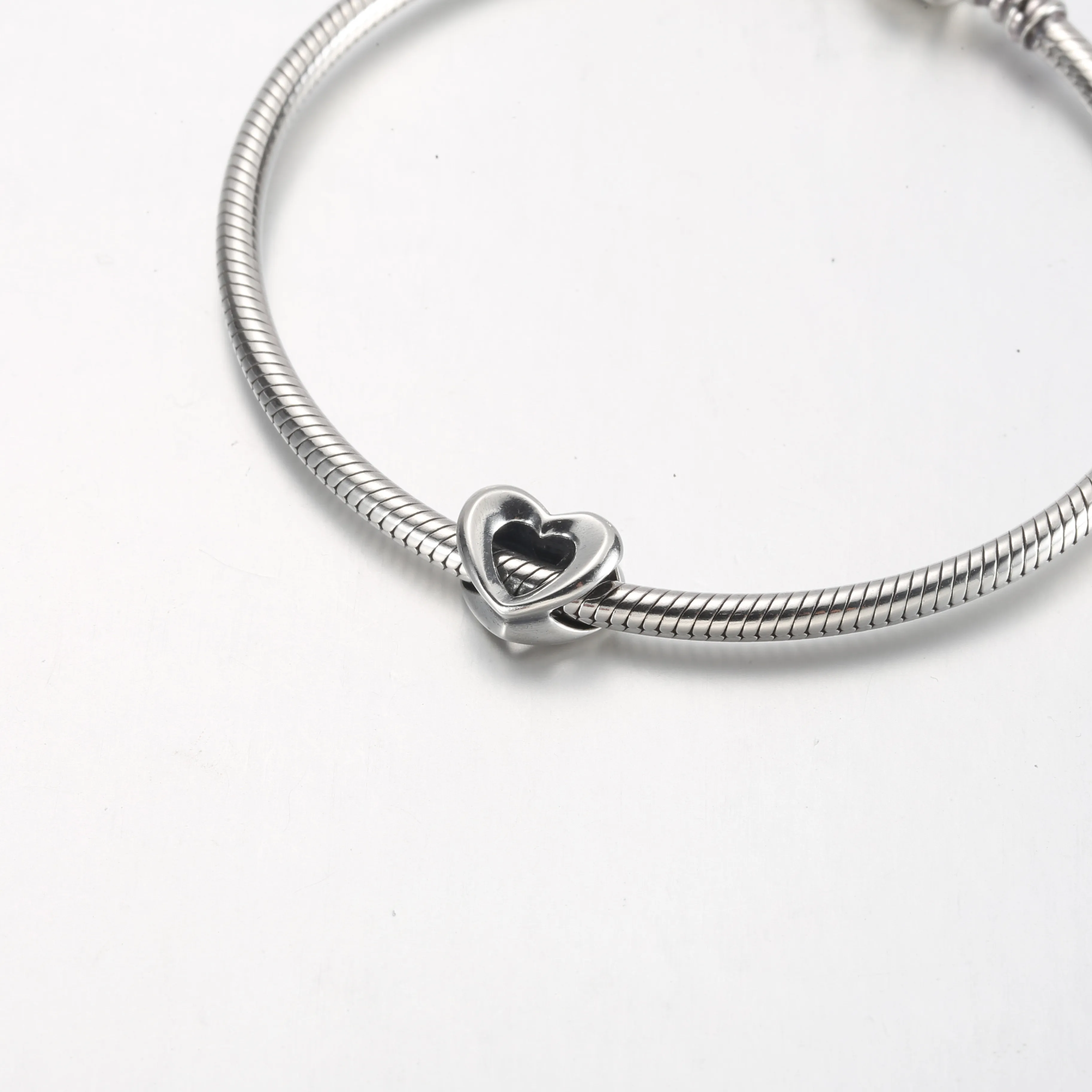 Pandora Strålende Åpent Hjerte Charm - 792492C00
