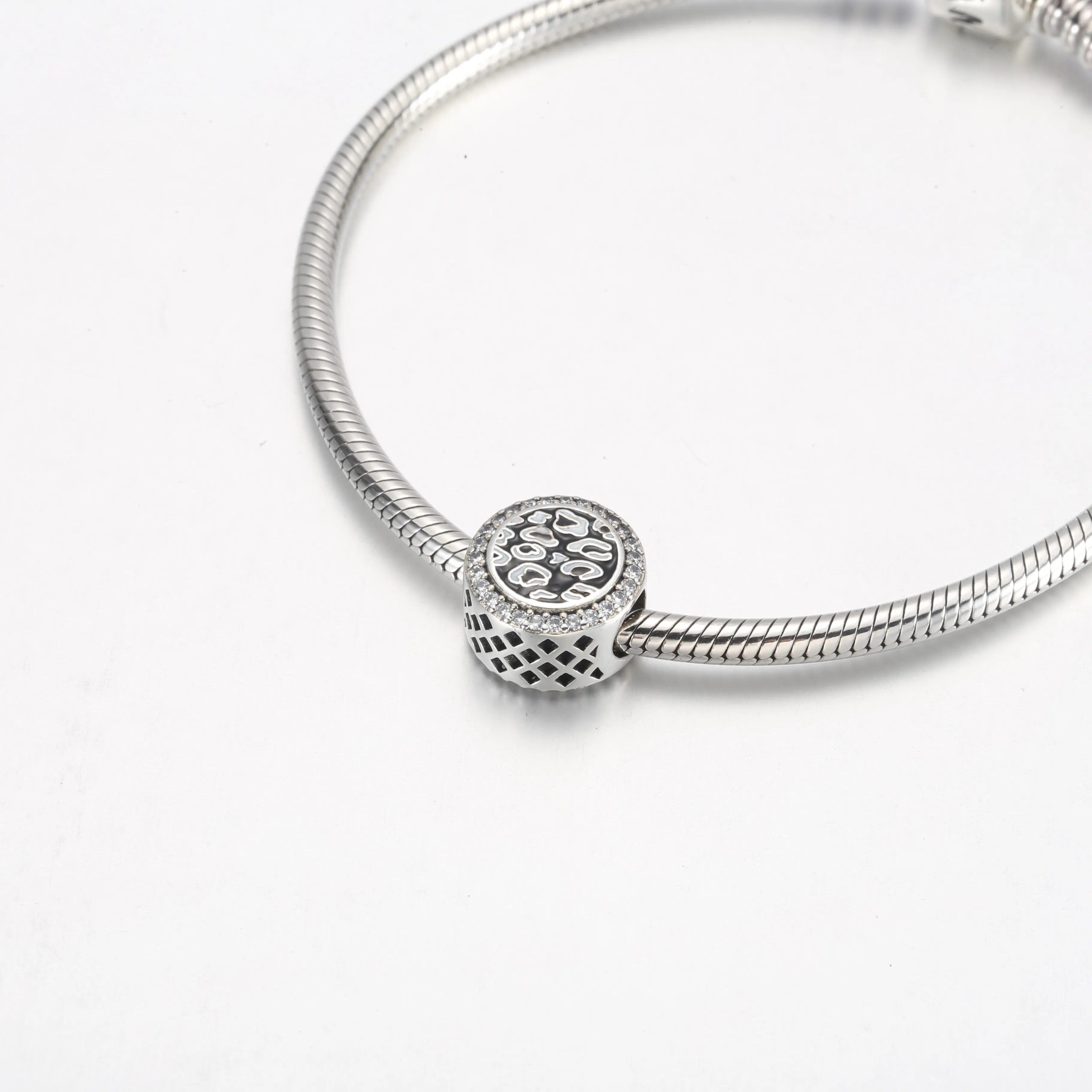 Pandora Leopardprint sterling sølv sjarm med klar cubic zirconia, grå, svart og hvit emalje - 792016CZ_E023