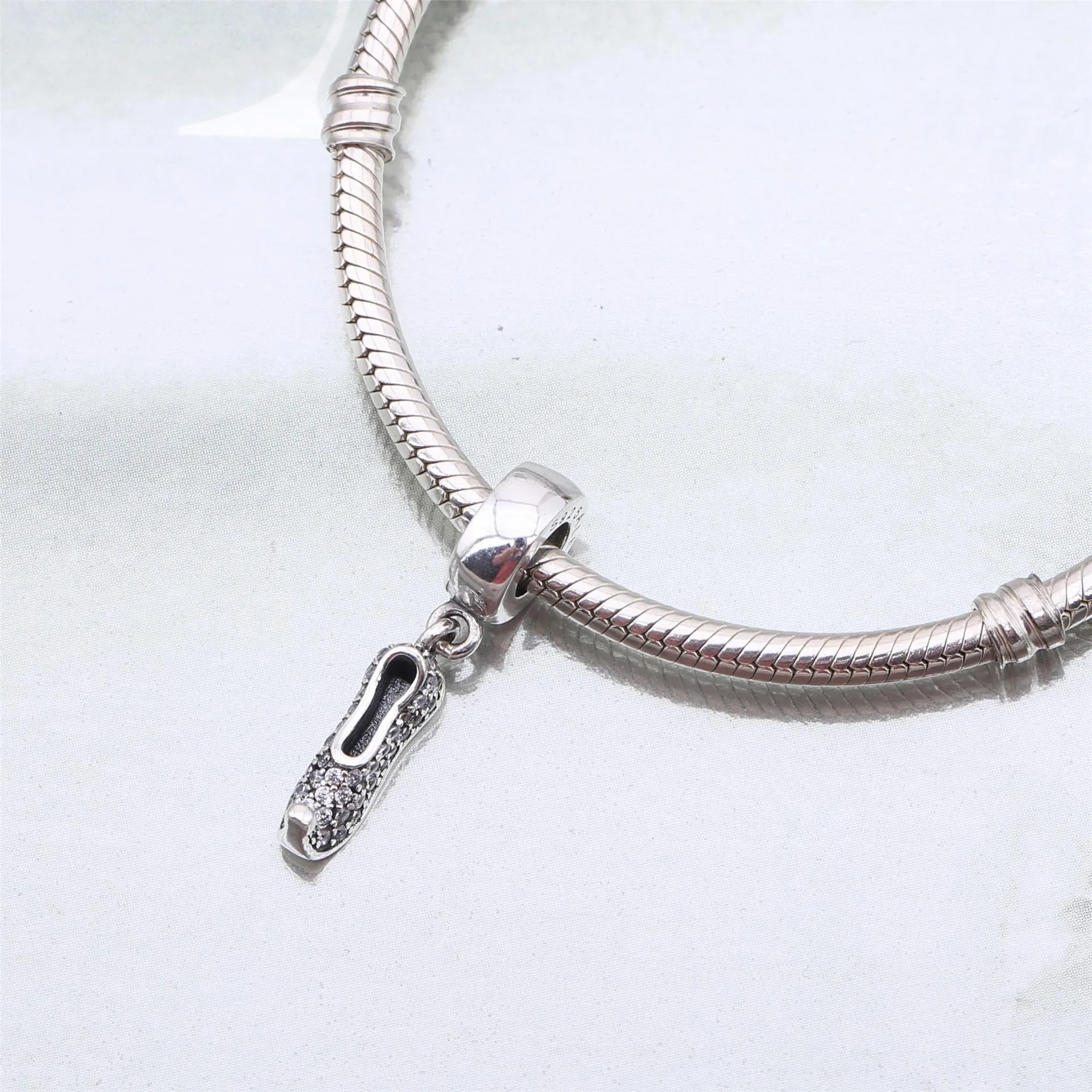 Pandora Disney Jasmine tøffel sølv dingle med blågrønn cubic zirconia - 791790MCZ