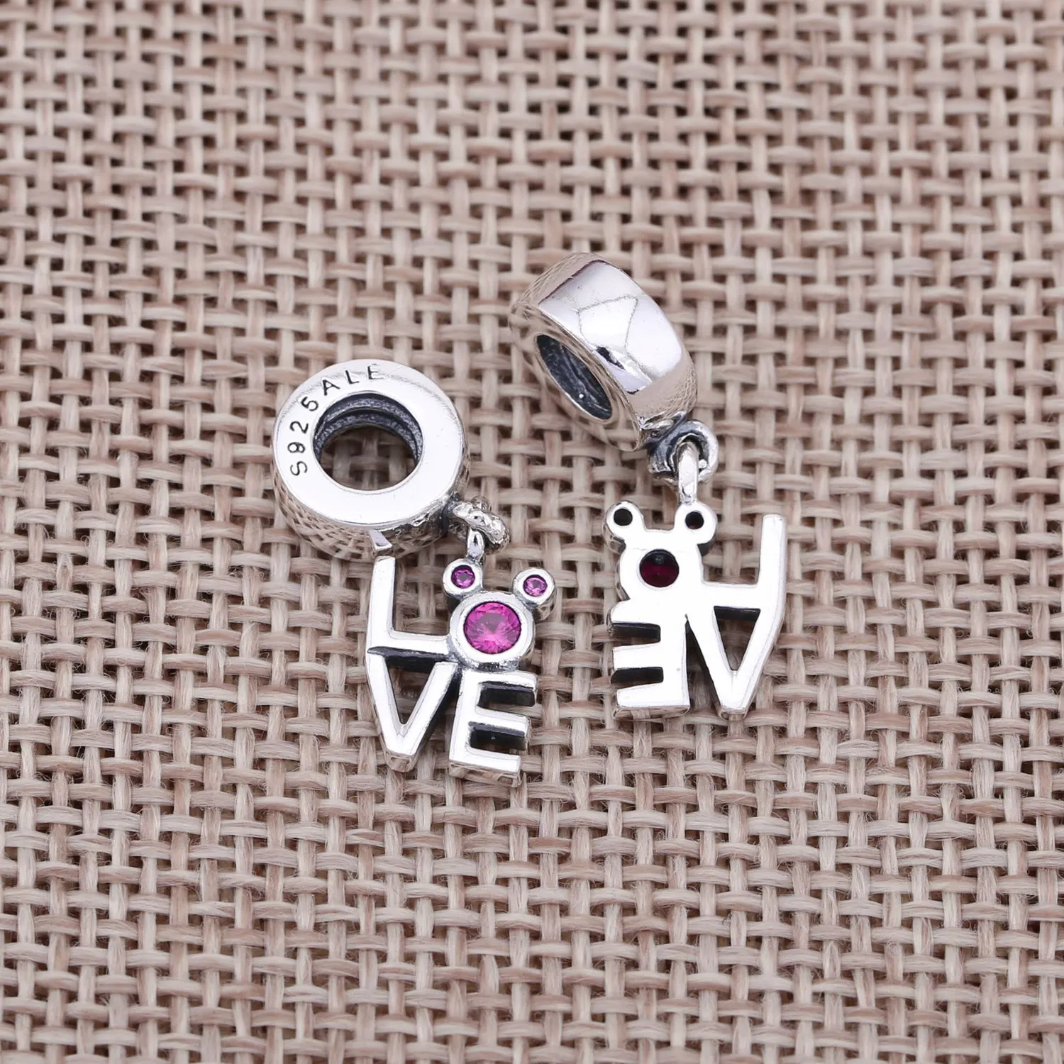 Pandora Disney Mickey LOVE sølv dingle med røde cubic zirconia - 791448CZR