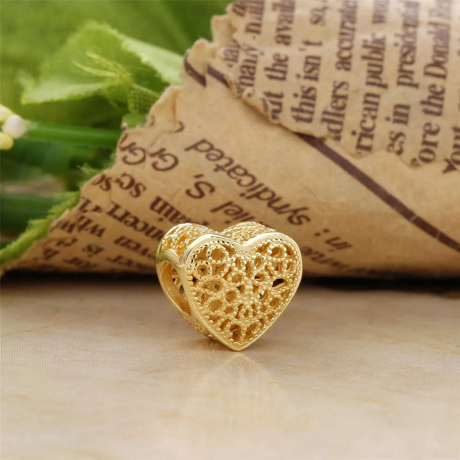 Pandora Filled With Romance Charm - 767155