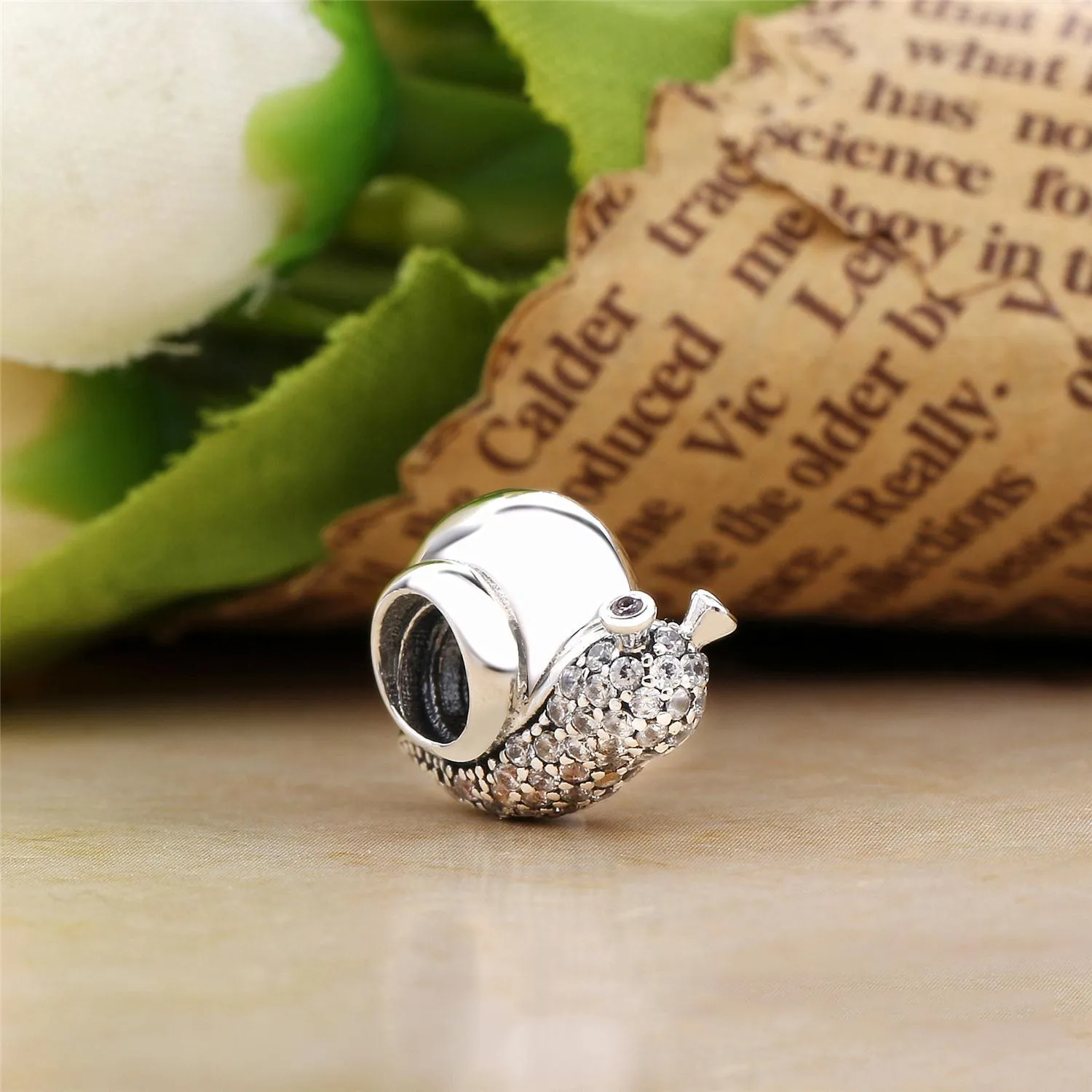 Pandora Glitrende snegl Charm - 797063CZ