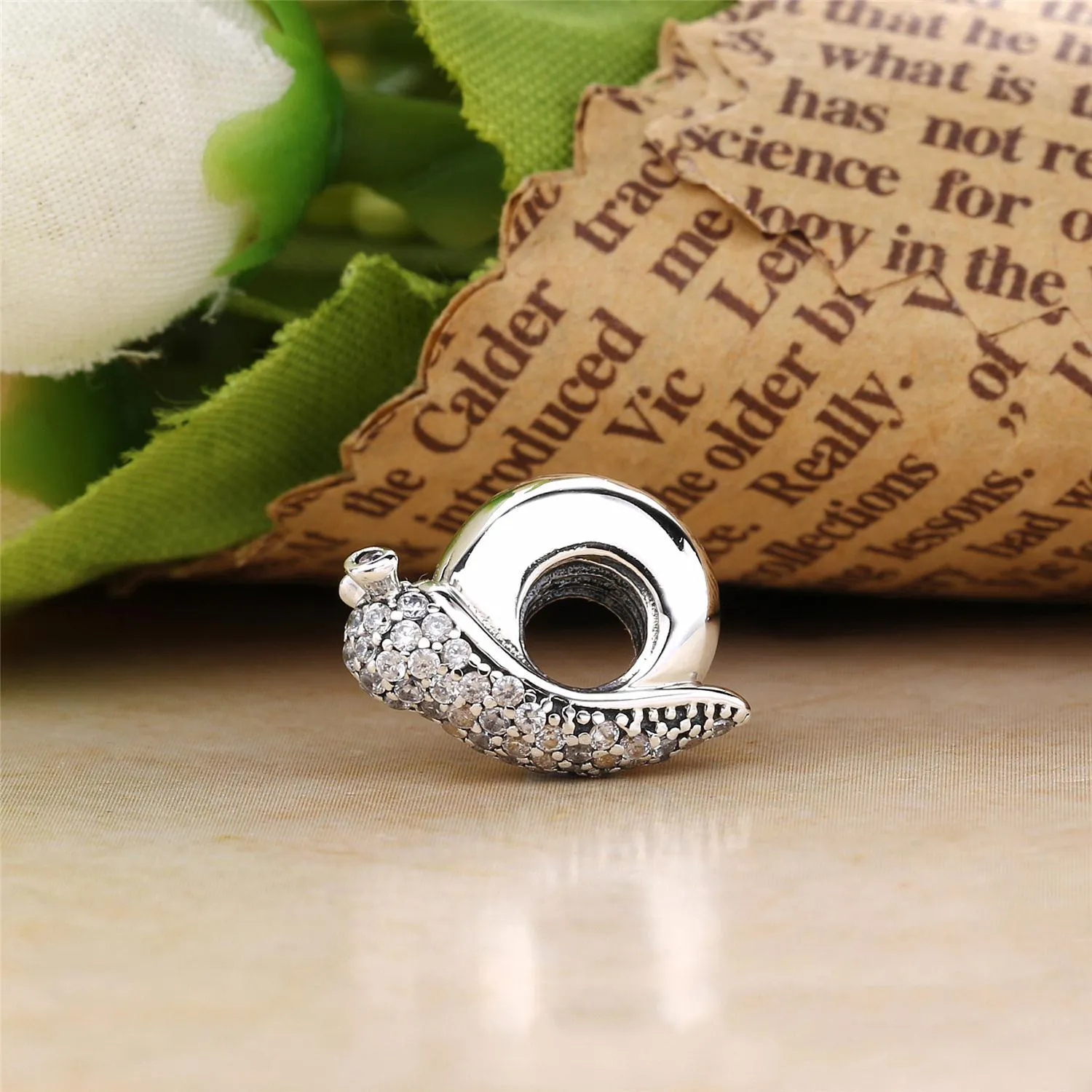 Pandora Glitrende snegl Charm - 797063CZ