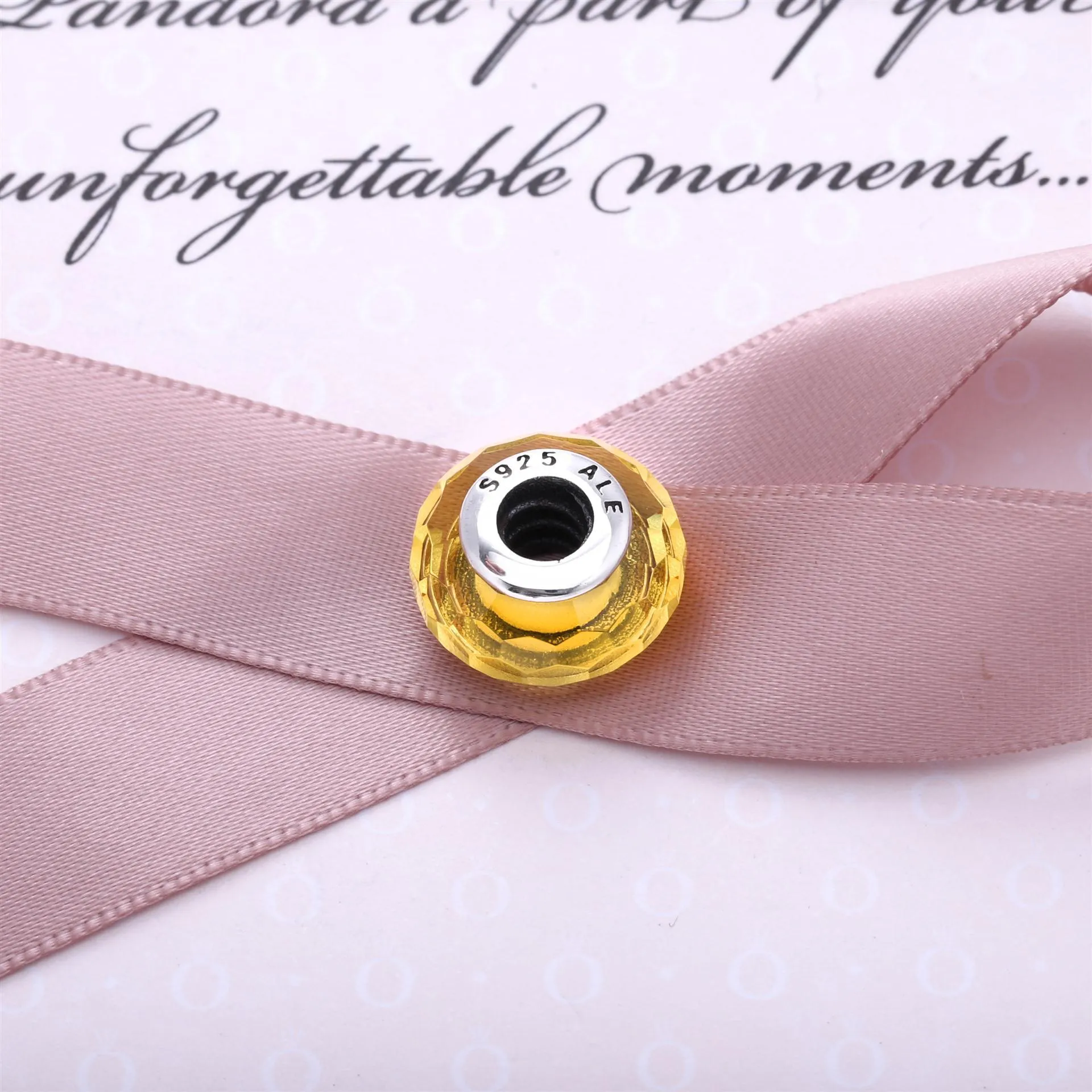 Pandora Gyllent fasettert glasscharm, mellomledd - 791629