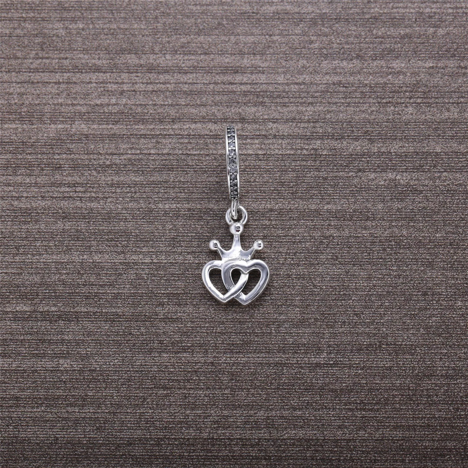 Pandora Sammenlåste kronede hjerter sølv dingler med klar cubic zirconia og rosa emalje - 791963CZ
